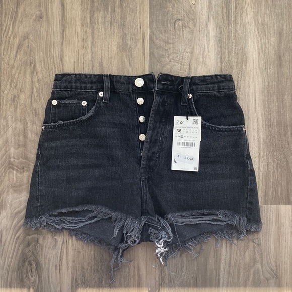 Black jean Zara shorts with tags! - Picture 1 of 2